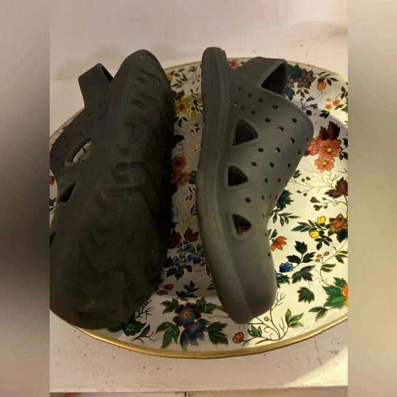 TOTES Kid's Sol Splash & Play Machine Washable Clogs. 2-3 - Picture 2 of 7